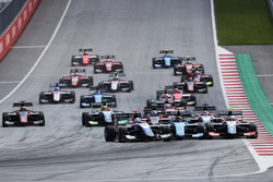 Ryan Tveter, Trident David Beckmann, Jenzer Motorsport e Giuliano Alesi, Trident, si toccano alla partenza