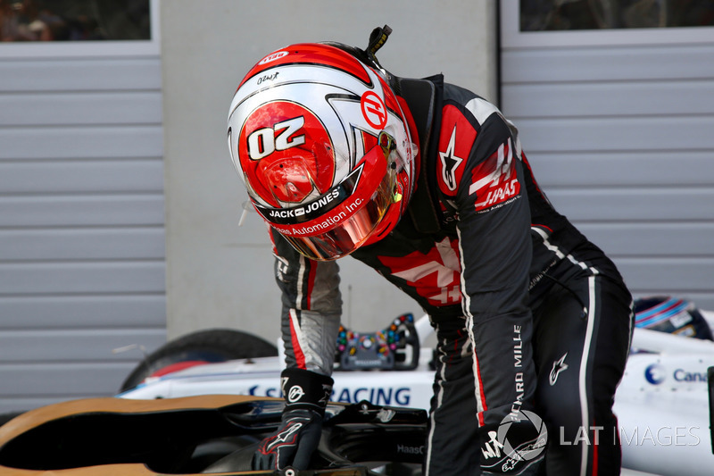 Kevin Magnussen, Haas F1 Team VF-18 dans le parc fermé