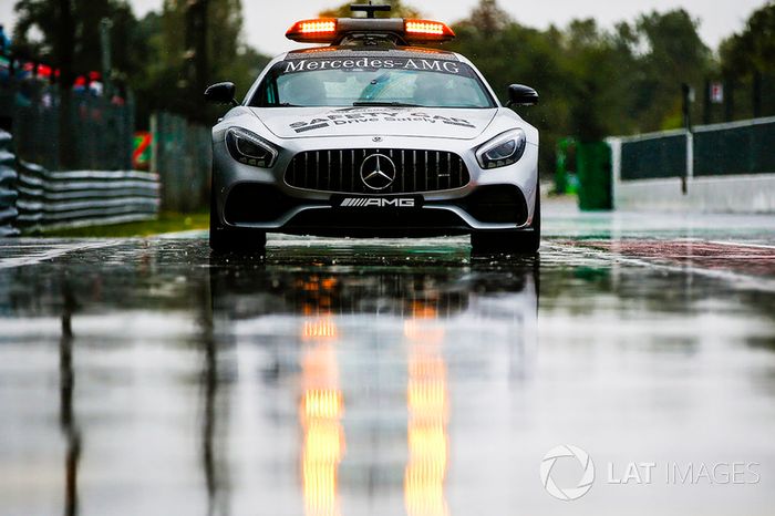 El coche de seguridad, el Mercedes AMG F1 Safety Car