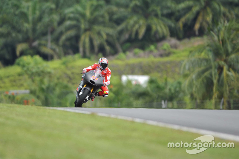 24º Michele Pirro (Ducati) 2:01.382 a 2.014