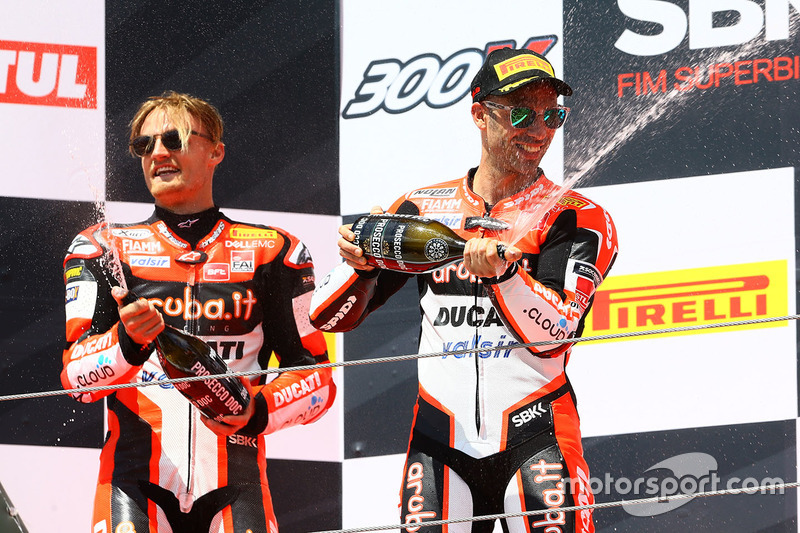 Podio: ganador de la carrera Chaz Davies, Ducati Team, tercer lugar Marco Melandri, Ducati Team