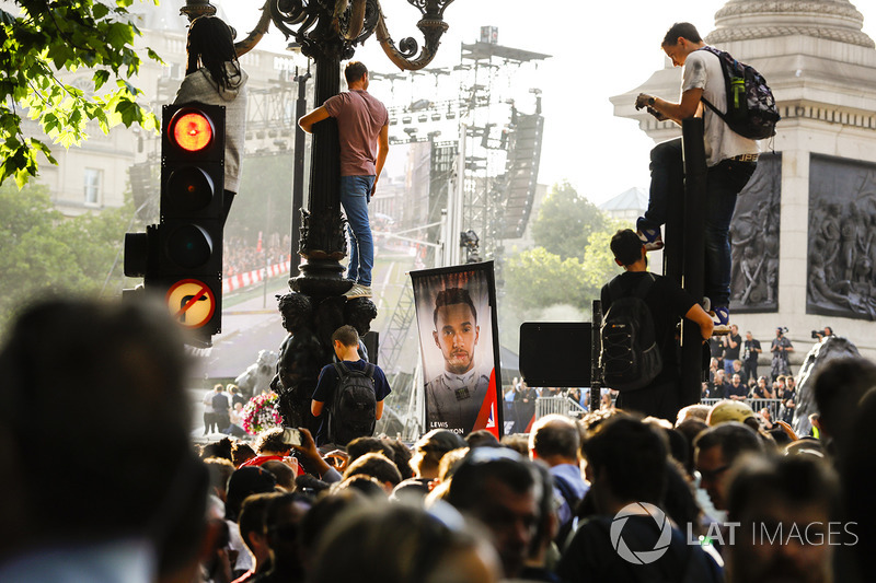 Fans berkumpul di event F1 Live