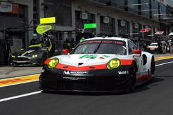 #91 Porsche Team Porsche 911 RSR: Richard Lietz, Frédéric Makowiecki
