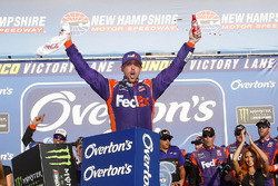 Winner Denny Hamlin, Joe Gibbs Racing Toyota