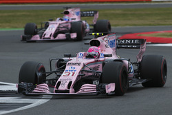 Esteban Ocon, Sahara Force India F1 VJM10, Sergio Perez, Sahara Force India F1 VJM10