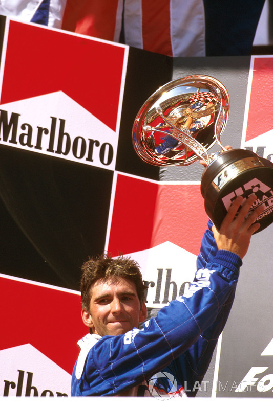 Podio: segundo lugar Damon Hill, Arrows