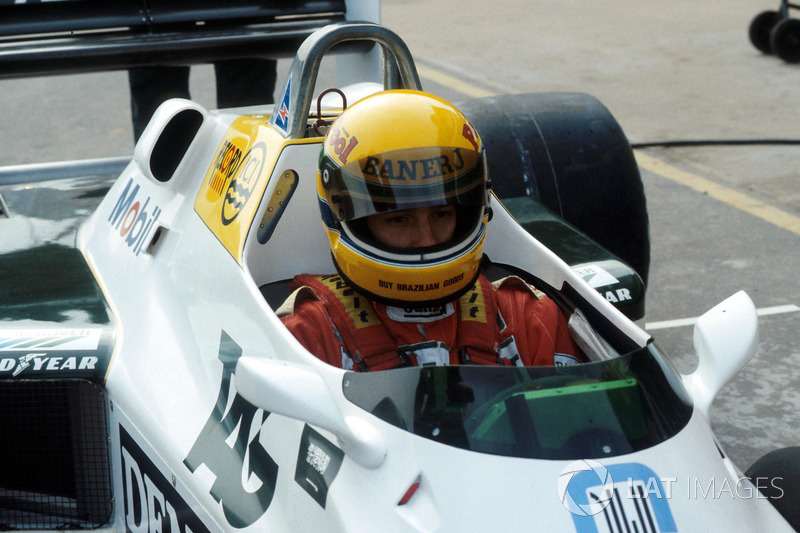 Ayrton Senna, se prepara para dar su primera vuelta en el Williams FW08C