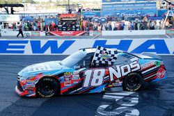 Race winner Kyle Busch, Joe Gibbs Racing Toyota