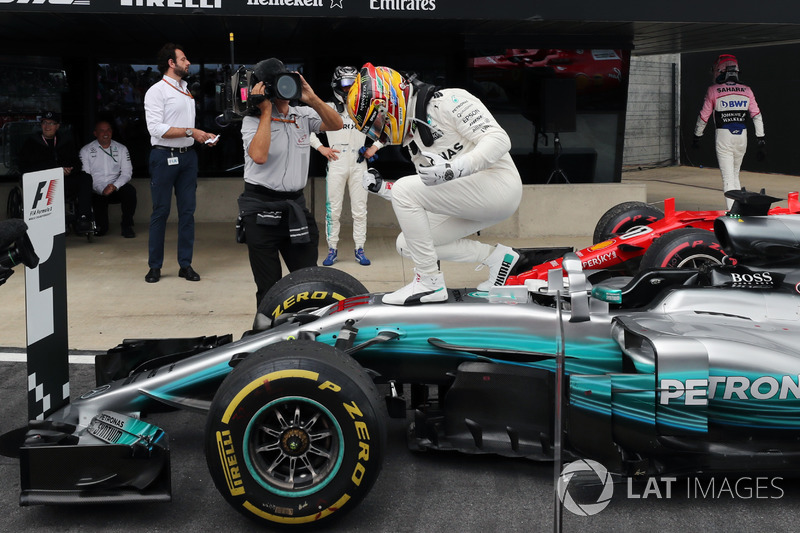 Il vincitore della gara Lewis Hamilton, Mercedes AMG F1 W08