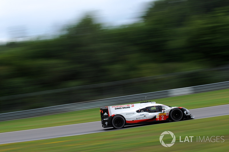 #2 Porsche Team Porsche 919 Hybrid: Timo Bernhard, Earl Bamber, Brendon Hartley