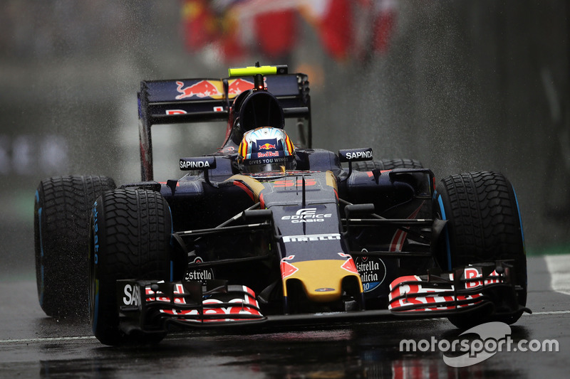 Carlos Sainz Jr., Scuderia Toro Rosso STR11