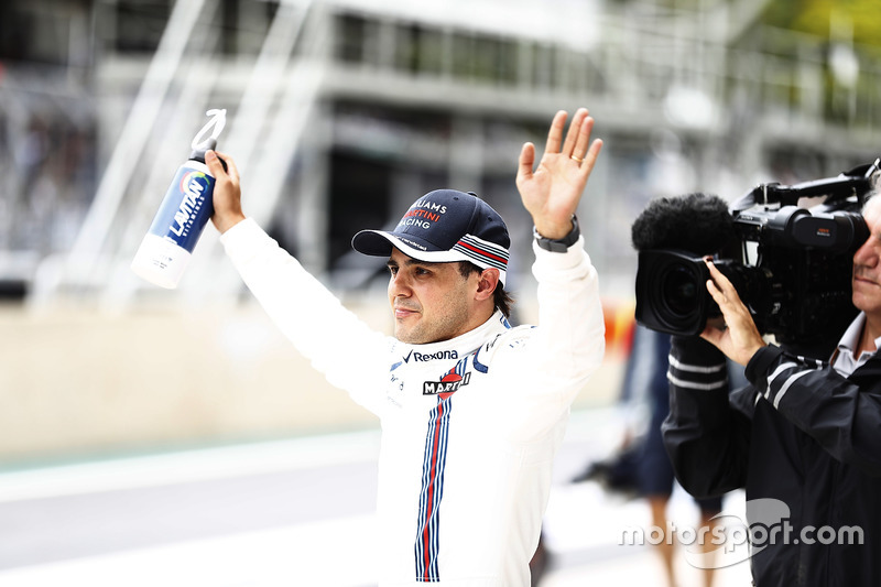 Felipe Massa, Williams, wuift naar het publiek