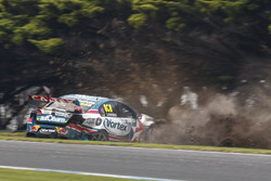 Craig Lowndes, Triple Eight Race Engineering Holden, crash
