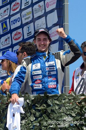 Ganador de la carrera Rodrigo Aramendía, Peugeot Petrobras