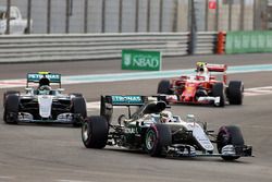 Lewis Hamilton, Mercedes AMG F1 W07 Hybrid, Nico Rosberg, Mercedes AMG F1 W07 Hybrid