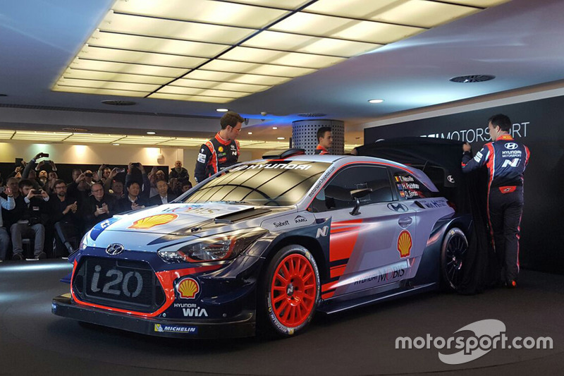 Hayden Paddon, Daniel Sordo y Thierry Neuville, de Hyundai Motorsport, revelan el Hyundai i20 Coupe WRC de 2017