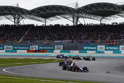 Carlos Sainz Jr., Scuderia Toro Rosso STR12, Pierre Gasly, Scuderia Toro Rosso STR12, Romain Grosjea