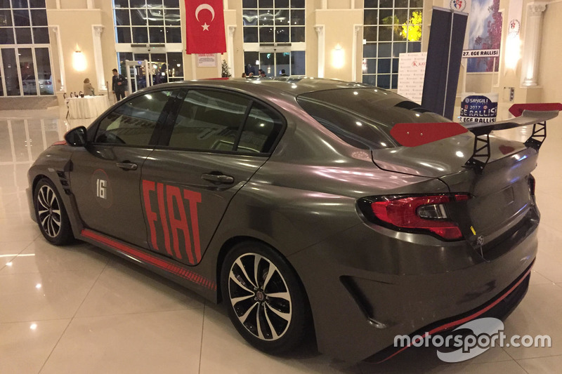 TOSFED'in hazırlattığı Fiat Egea yarış aracı