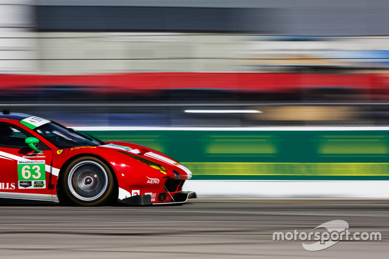 #63 Scuderia Corsa Ferrari 488 GT3: Christina Nielsen, Alessandro Balzan, Matteo Cressoni