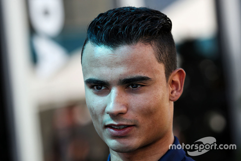 Para piorar, a equipe enfrentou um outro contratempo. Wehrlein se lesionou em um acidente na Corrida dos Campeões e ficou de fora das duas primeiras corridas do ano.