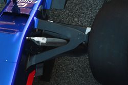 Scuderia Toro Rosso STR12 ön süspansiyon detay