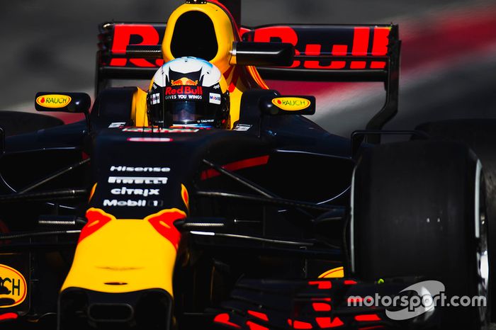 5: Daniel Ricciardo, Red Bull Racing RB13: 1min21s153, macios. Dia 3 (120 voltas)