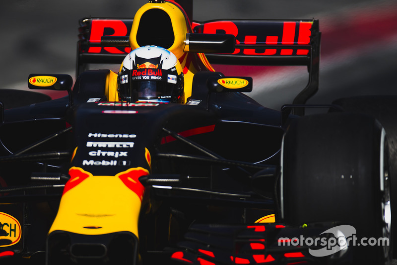 5: Daniel Ricciardo, Red Bull Racing RB13, 1:21.153, softs, day 3 (120 laps)