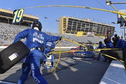Austin Cindric, Brad Keselowski Racing Ford pit stop