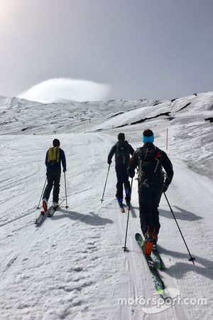 Ivan Jacoma sugli sci in montagna