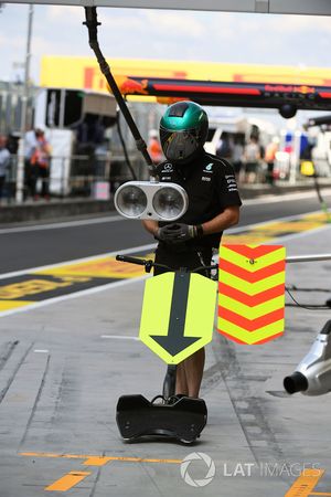 Mercedes-Benz F1 W08 Hybrid mechanic