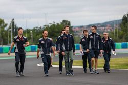 Daniil Kvyat, Scuderia Toro Rosso STR12 walks the track