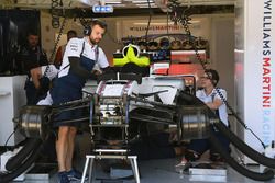 La Williams di Felipe Massa, Williams FW40 viene preparata per for Paul di Resta, Williams