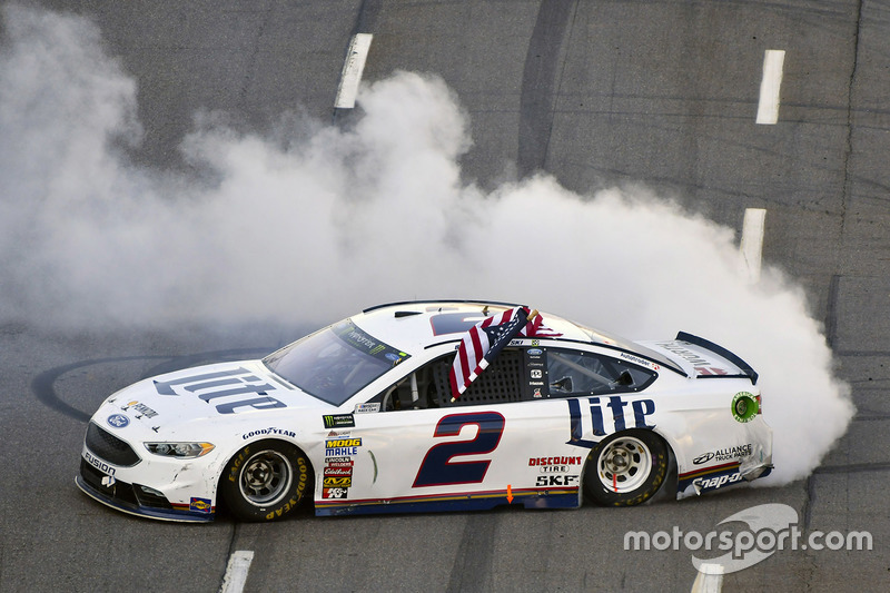 Ganador, Brad Keselowski, Team Penske Ford