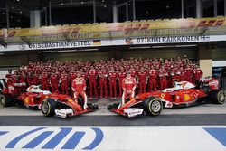 Sebastian Vettel, Ferrari; Kimi Räikkönen, Ferrari