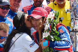 Winner Takuma Sato, Andretti Autosport Honda celebrates