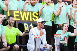 Race winner Lewis Hamilton, Mercedes AMG F11