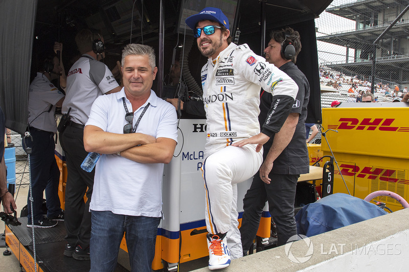 Fernando Alonso, Andretti Autosport Honda talks to Gil de Ferran