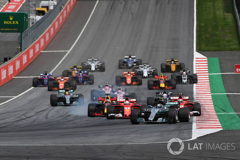 Start: Valtteri Bottas, Mercedes AMG F1 W08, führt