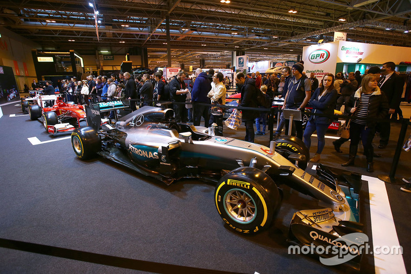 Les fans au stand F1 Racing