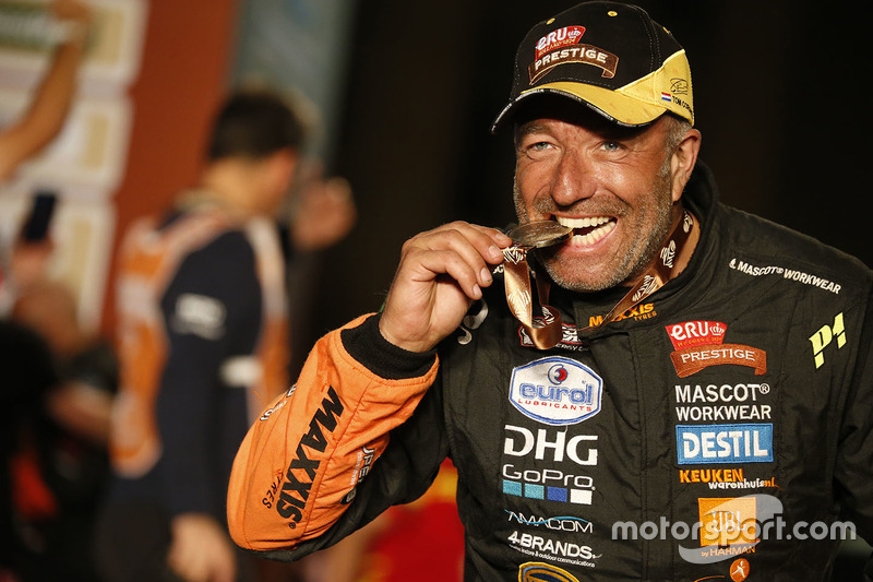 #354 Suzuki: Tom Coronel