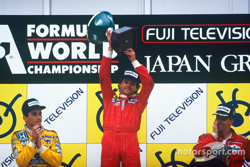 Podium: race winner Gerhard Berger, Ferrari, second place Ayrton Senna, Team Lotus, third place Stef