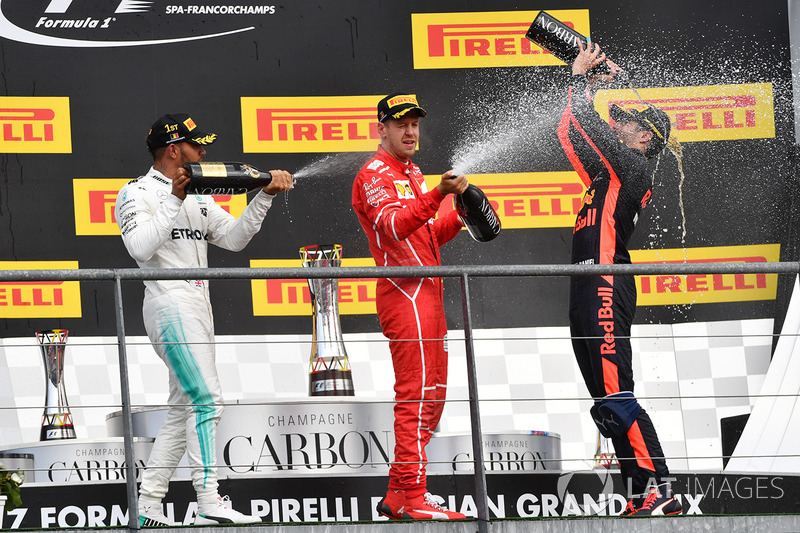 Podio: il vincitore della gara Lewis Hamilton, Mercedes AMG, il secondo classificato Sebastian Vettel, Ferrari, il terzo classificato Daniel Ricciardo, Red Bull Racing
