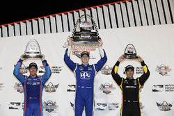 Подиум: победитель Джозеф Ньюгарден, Team Penske Chevrolet, второе место – Скотт Диксон, Chip Ganass