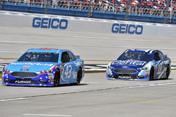 Aric Almirola, Richard Petty Motorsports Ford and Danica Patrick, Stewart-Haas Racing Ford