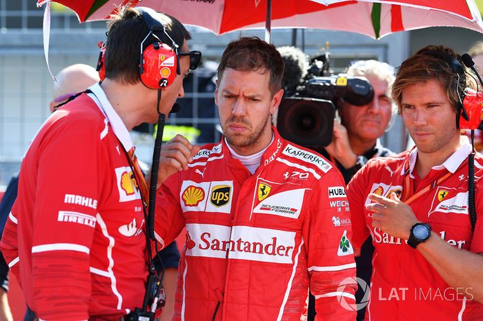 Sebastian Vettel, Ferrari, Riccardo Adami, Ferrari y Antti Kontsas, entrenador