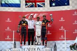 Podio: il vincitore della gara Lewis Hamilton, Mercedes AMG F1, il secondo classificato Max Verstappen, Red Bull Racing, il terzo classificato Daniel Ricciardo, Red Bull Racing, James Vowles, Chief Strategist Mercedes AMG F1