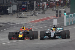 Lewis Hamilton, Mercedes AMG F1 W08, battles, Max Verstappen, Red Bull Racing RB13