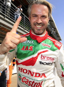 Pole sitter Tiago Monteiro, Honda Racing Team JAS, Honda Civic WTCC