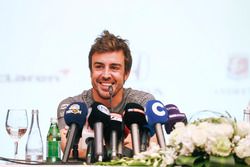 Фернандо Алонсо на пресс-конференции, посвященной участию испанца в «Инди-500»