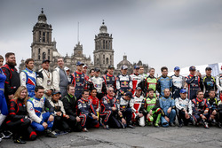 Gruppenfoto: Fahrer und Beifahrer der WRC-Saison 2017